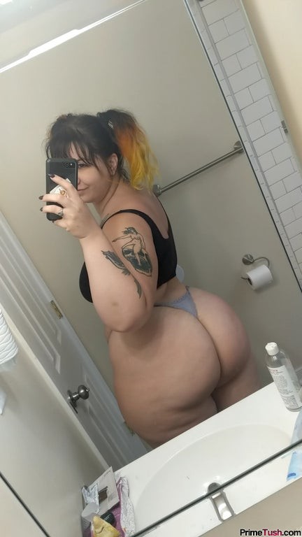 curvy-goth-pawg