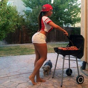 thick-thighs-big-booty-short-shorts